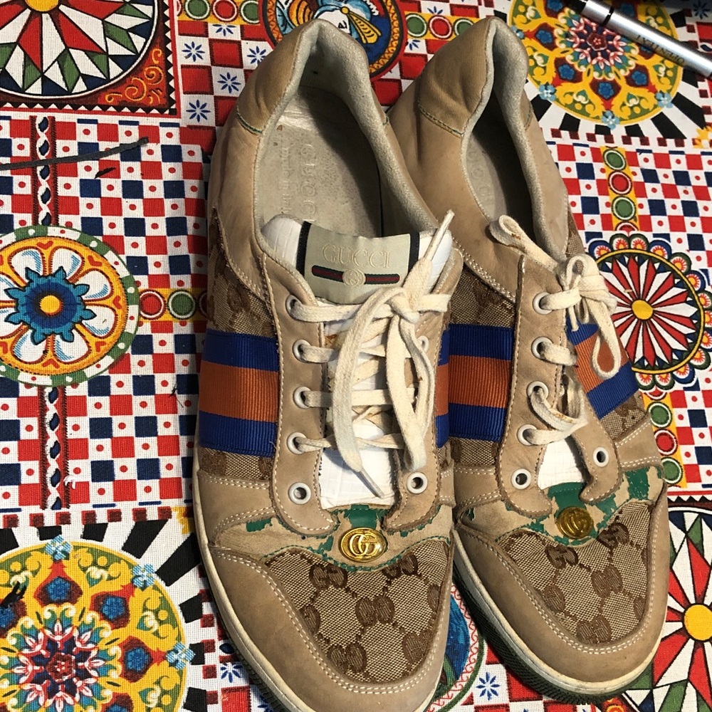 Gucci Men’s Beige Sneakers with Blue & Orange Stripes